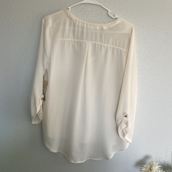 NWT LILY WHITE SIZE LARGE CREAM COLOR TOP - Picture 3 of 4
